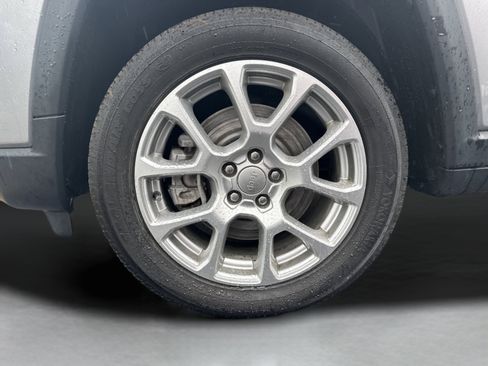 Used 2023 Jeep Compass Latitude AWD/4WD image 28