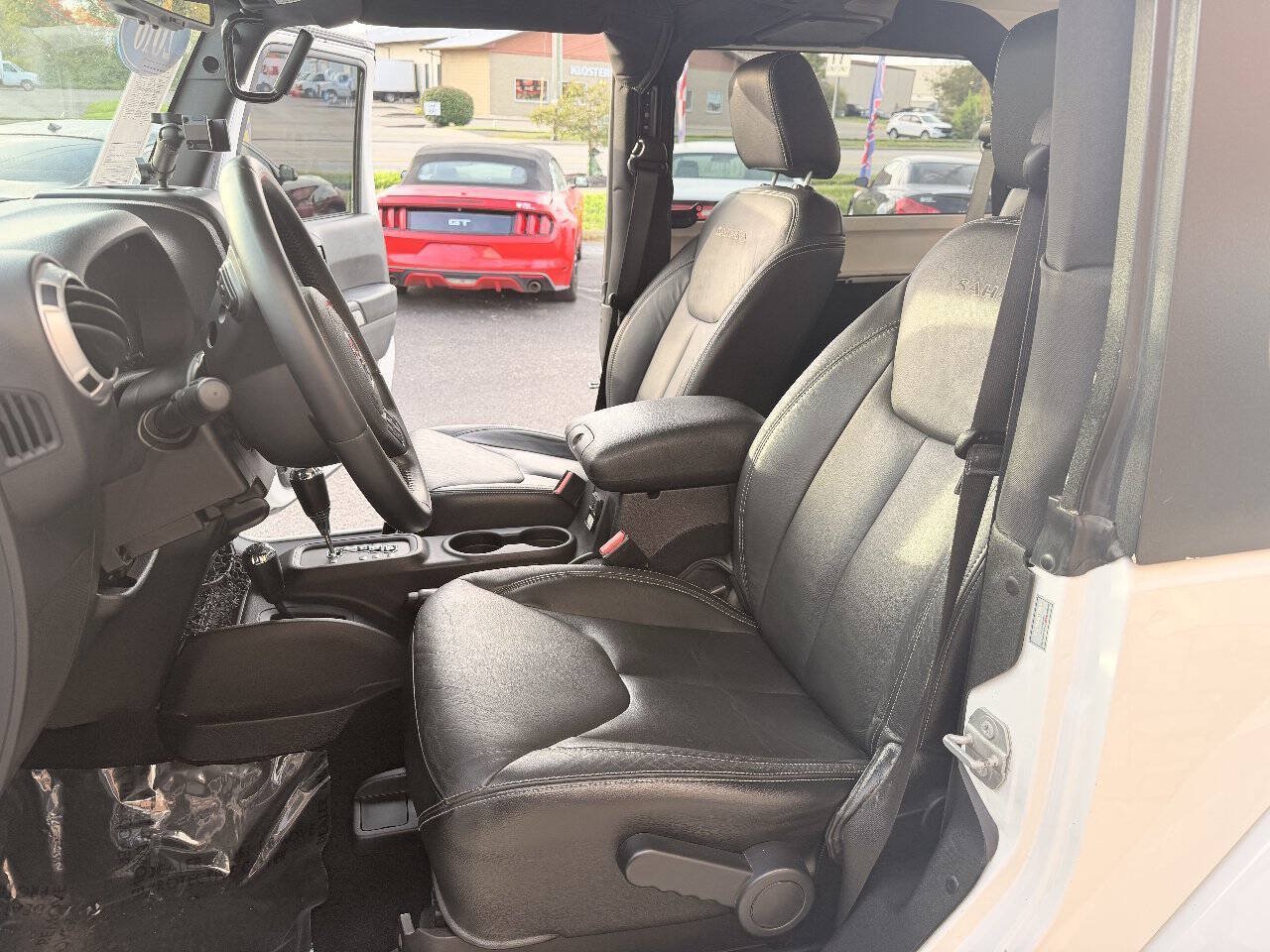 Used 2016 Jeep Wrangler Sahara w/ Dual Top Group AWD/4WD image 9