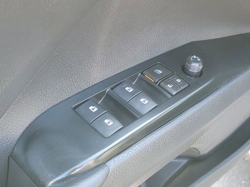 Used 2018 Toyota Camry LE image 16