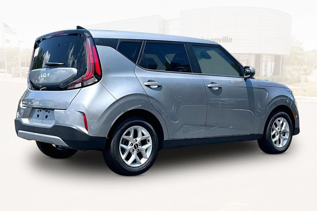Used 2025 Kia Soul LX w/ LX Technology Package FWD image 6