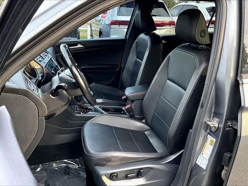 Used 2021 Volkswagen Tiguan SE R-Line image 8