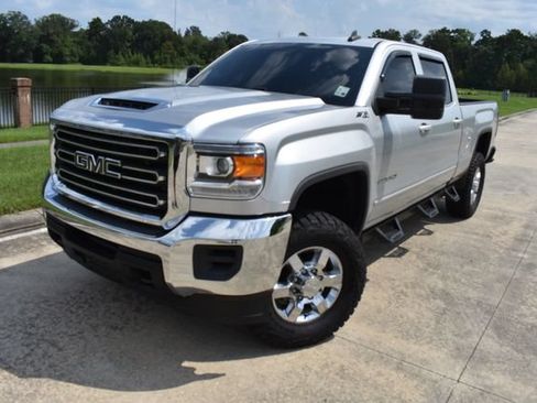 Used 2018 GMC Sierra 2500 SLE w/ Suspension Package, Off-Road AWD/4WD image 6