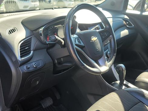 Used 2020 Chevrolet Trax LT w/ LT Convenience Package FWD image 12