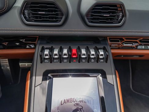 Used 2023 Lamborghini Huracan EVO AWD/4WD image 17