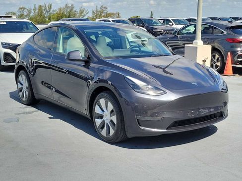 Used 2024 Tesla Model Y Long Range AWD/4WD image 8