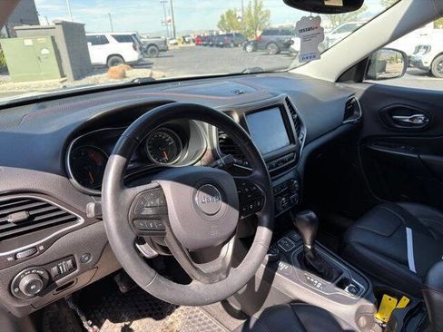 Used 2019 Jeep Cherokee Trailhawk AWD/4WD image 8