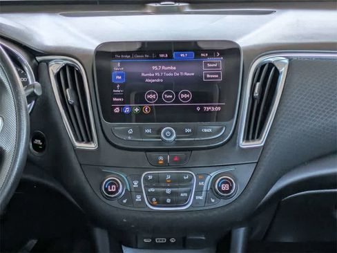 Used 2020 Chevrolet Malibu LT image 17