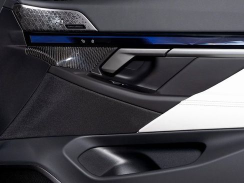 Used 2025 BMW M5 w/ Carbon Package image 67