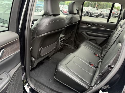Used 2024 Jeep Grand Cherokee Limited AWD/4WD image 12