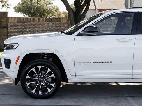 Used 2022 Jeep Grand Cherokee Overland w/ Luxury Tech Group IV image 22