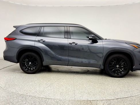 Used 2023 Toyota Highlander XSE image 4