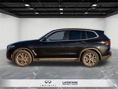 Used 2023 BMW X3 xDrive30i w/ Premium Package image 2