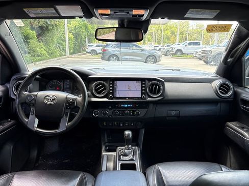 Used 2020 Toyota Tacoma TRD Sport w/ TRD Premium Sport Package AWD/4WD image 7