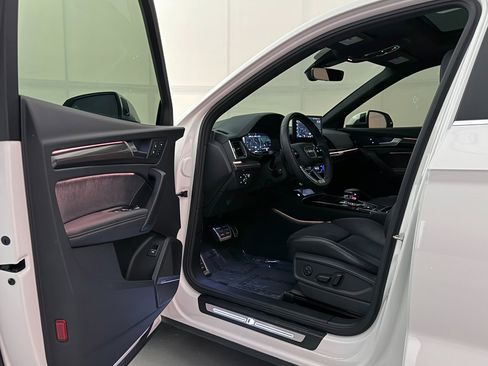 Used 2023 Audi SQ5 Prestige w/ Prestige Package image 16