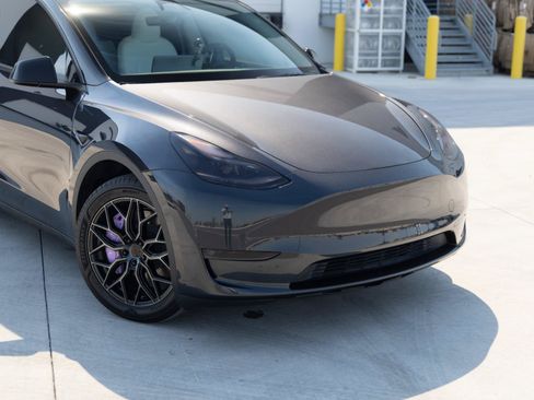 Used 2024 Tesla Model Y Long Range AWD/4WD image 4