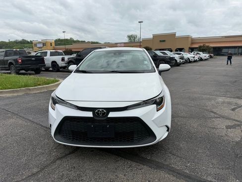 Used 2022 Toyota Corolla LE FWD image 3