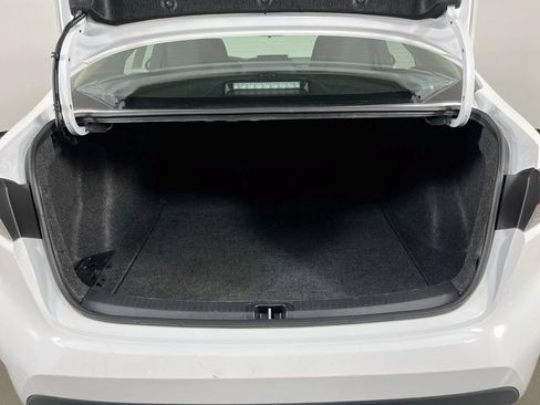 Used 2025 Toyota Corolla LE FWD image 10