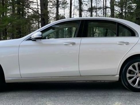 Used 2017 Mercedes-Benz E 300 4MATIC image 4