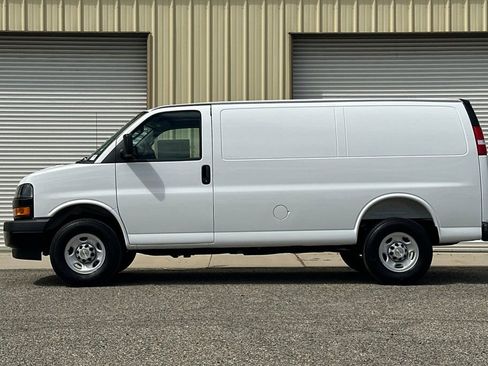 New 2026 Chevrolet Express 3500 RWD image 3