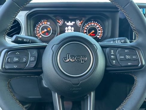 Used 2024 Jeep Gladiator Sport image 15
