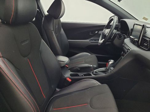 Used 2020 Hyundai Veloster 2.0 Premium image 21