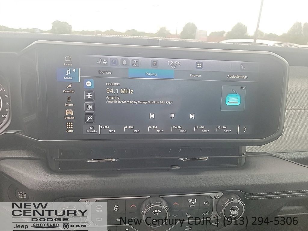 Used 2026 Jeep Wrangler Unlimited Sahara AWD/4WD image 13