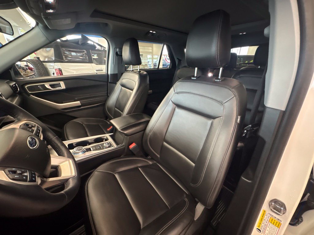 Used 2023 Ford Explorer XLT w/ Equipment Group 202A AWD/4WD image 21