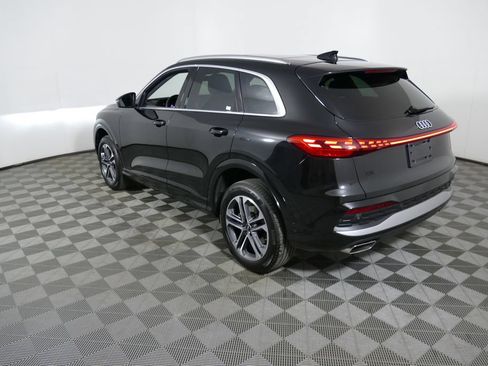 Certified 2025 Audi Q5 Premium w/ Convenience Package AWD/4WD image 5
