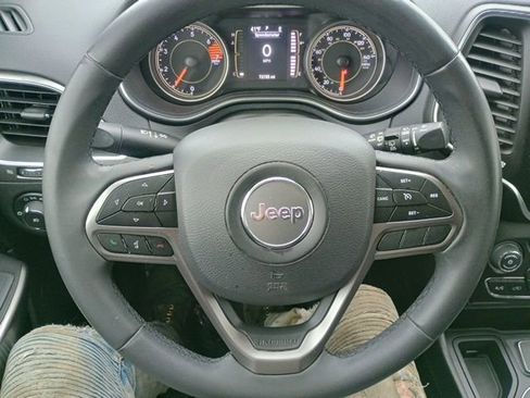 Used 2020 Jeep Cherokee Latitude Plus FWD image 27