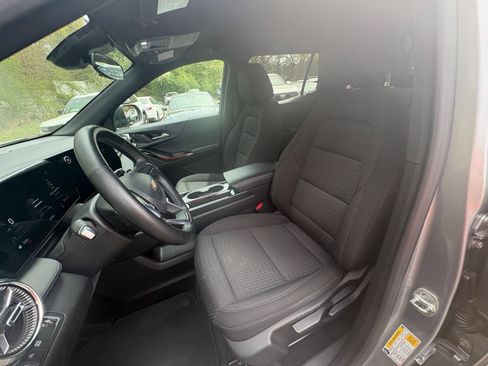 Used 2025 Chevrolet Equinox LT FWD image 29