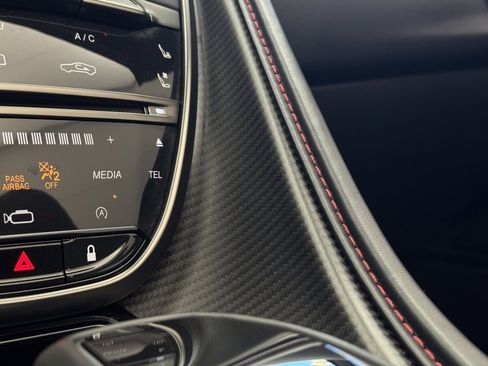 Used 2023 Aston Martin DB11 Volante image 32