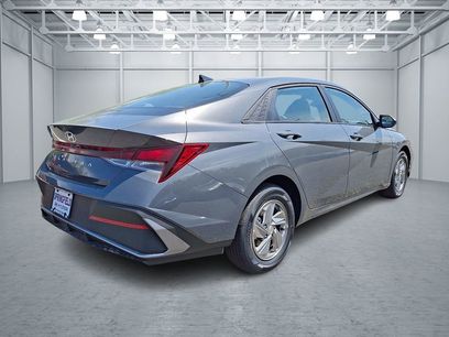 New 2026 Hyundai Elantra SE