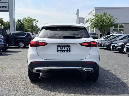 Used 2025 Mercedes-Benz GLA 250 4MATIC image 3