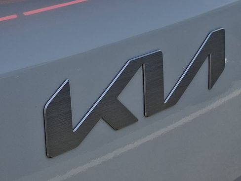 New 2026 Kia Carnival LX FWD image 18