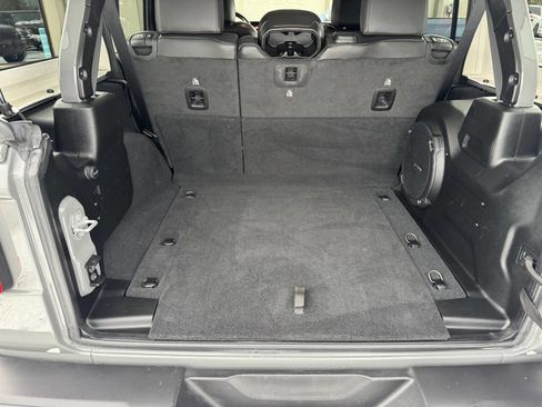 Used 2023 Jeep Wrangler Unlimited Rubicon w/ LED Lighting Group image 9