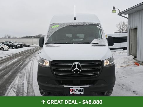 Used 2024 Mercedes-Benz Sprinter 2500 image 12