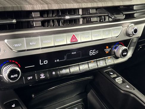 Used 2024 Kia Telluride EX w/ EX Captain's Chair Package image 22