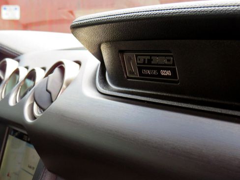 Used 2016 Ford Mustang Shelby GT350 w/ Technology Package image 33