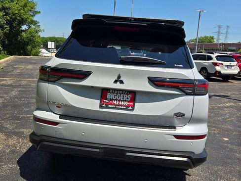 New 2026 Mitsubishi Outlander AWD image 12