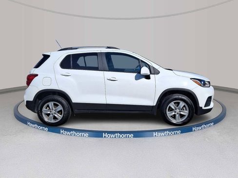 Used 2022 Chevrolet Trax LT w/ LT Convenience Package image 7