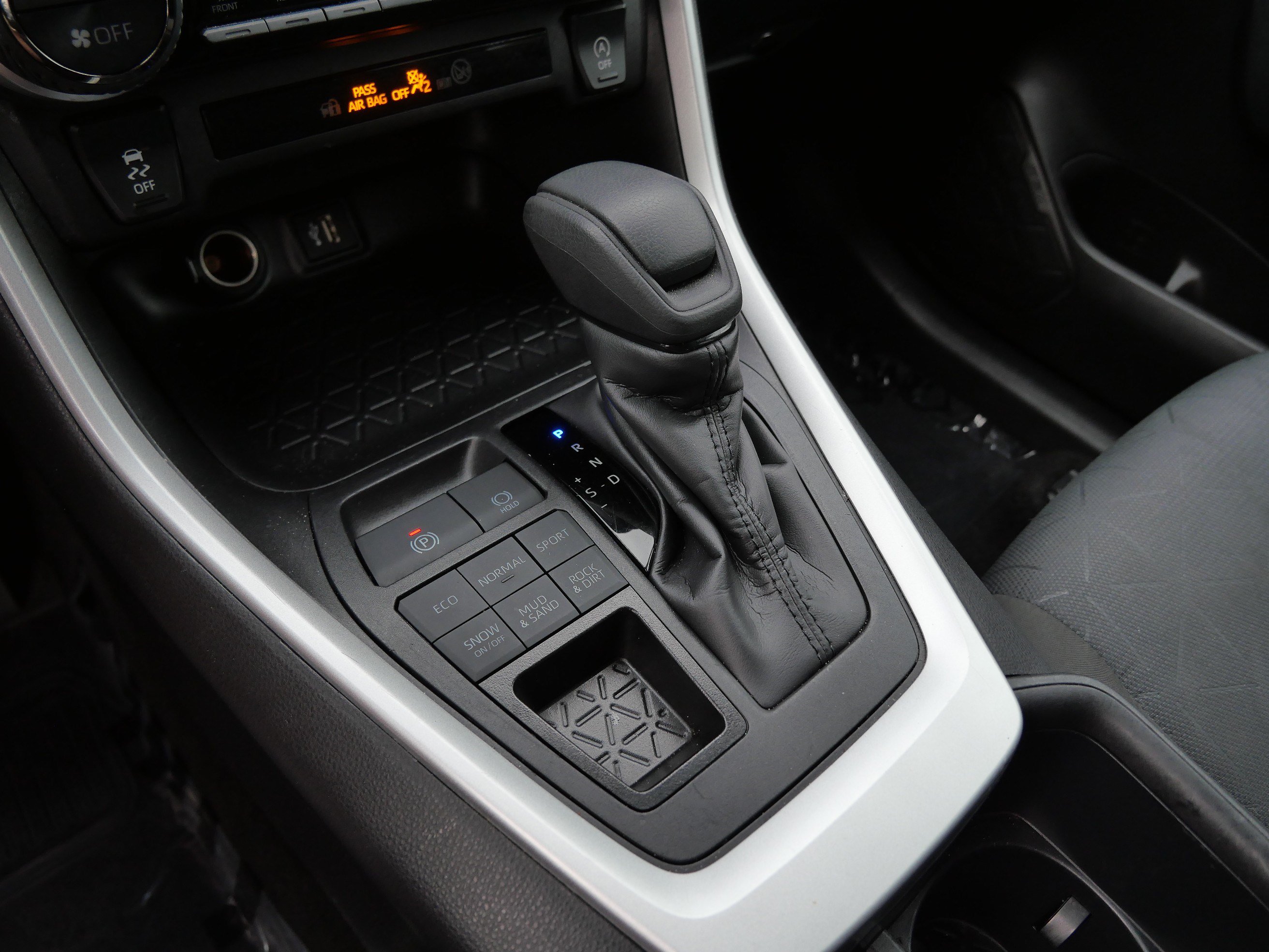 Certified 2025 Toyota RAV4 XLE AWD/4WD image 25