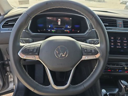 Used 2022 Volkswagen Tiguan SE AWD/4WD image 33