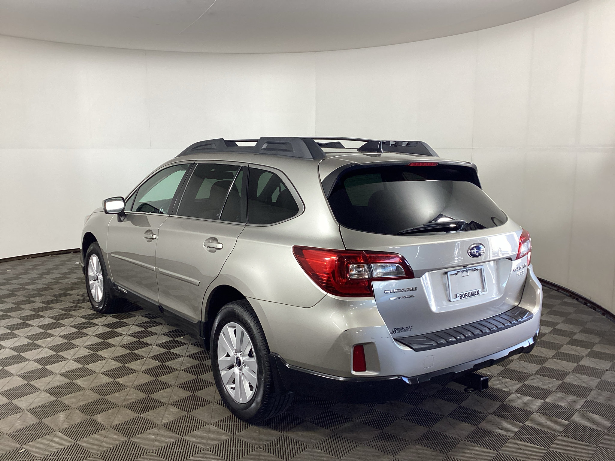 Used 2016 Subaru Outback 2.5i Premium AWD/4WD image 5