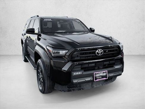 Used 2025 Toyota 4Runner SR5 AWD/4WD image 3