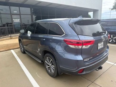 Used 2019 Toyota Highlander XLE FWD image 4