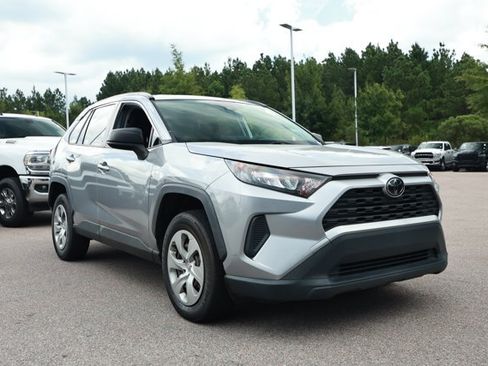 Used 2021 Toyota RAV4 LE AWD/4WD image 2
