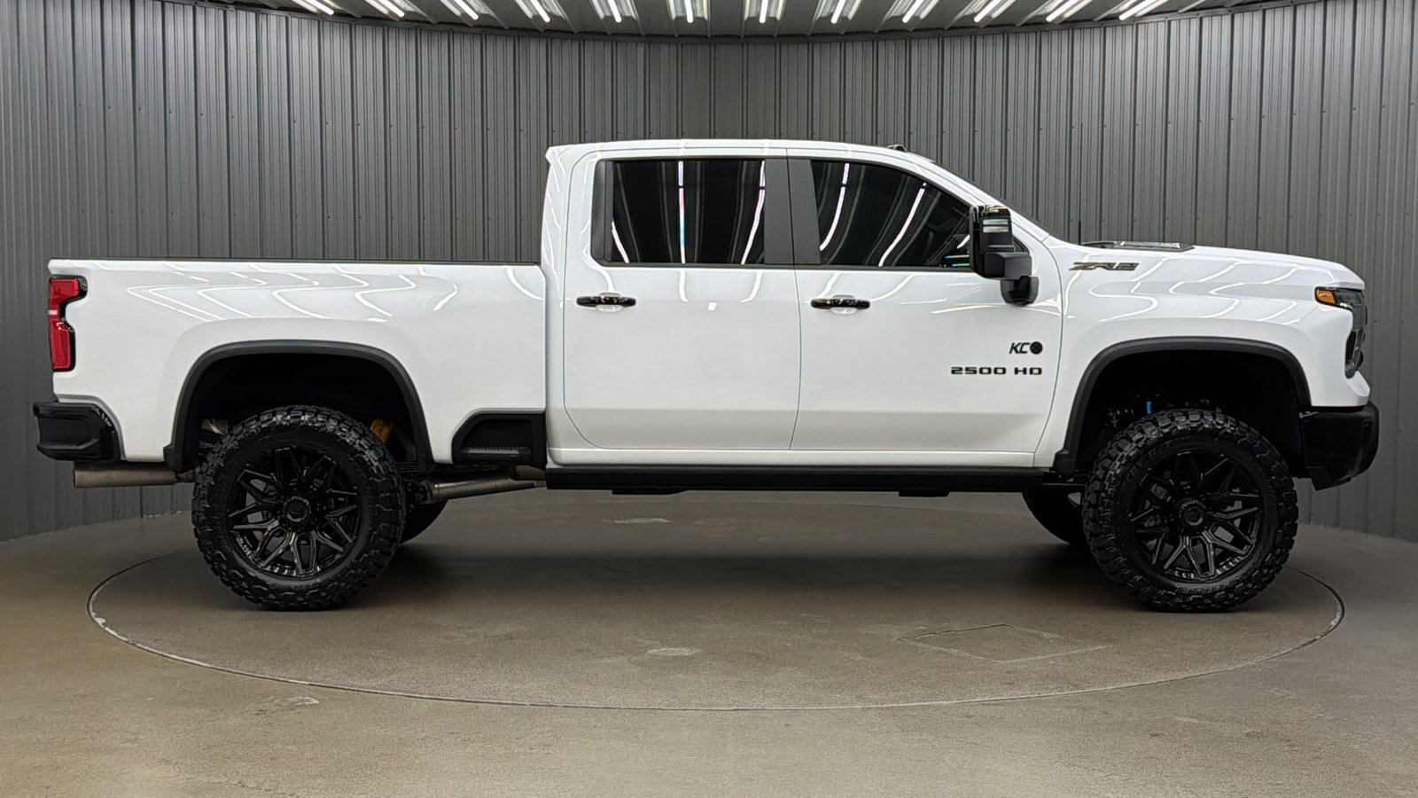Used 2026 Chevrolet Silverado 2500 ZR2 w/ LPO, Dark Essentials Package AWD/4WD image 6