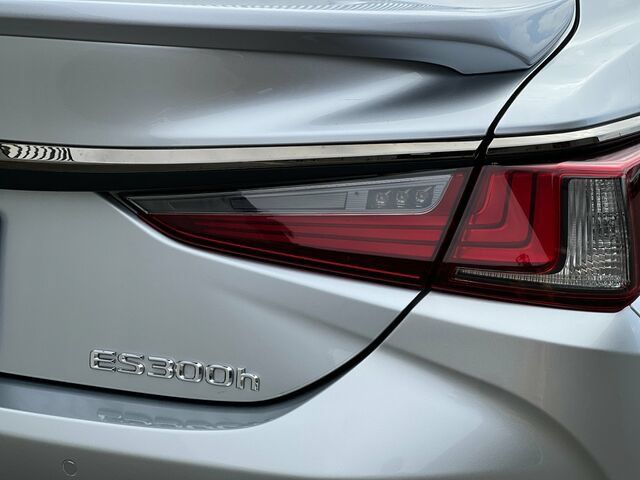 Used 2024 Lexus ES 300h F Sport FWD image 32