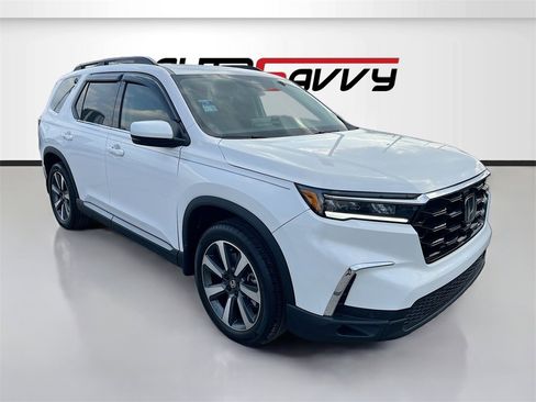 Used 2024 Honda Pilot Touring image 1