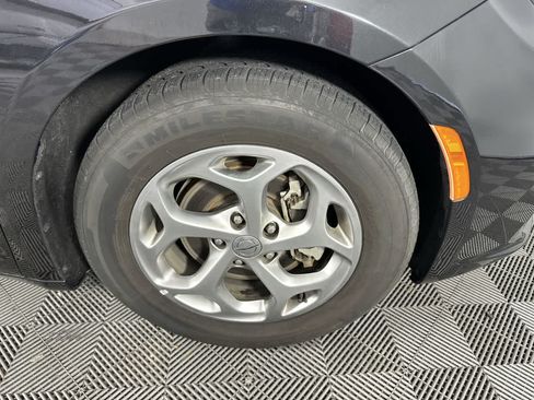 Used 2023 Chrysler Pacifica Limited FWD image 10
